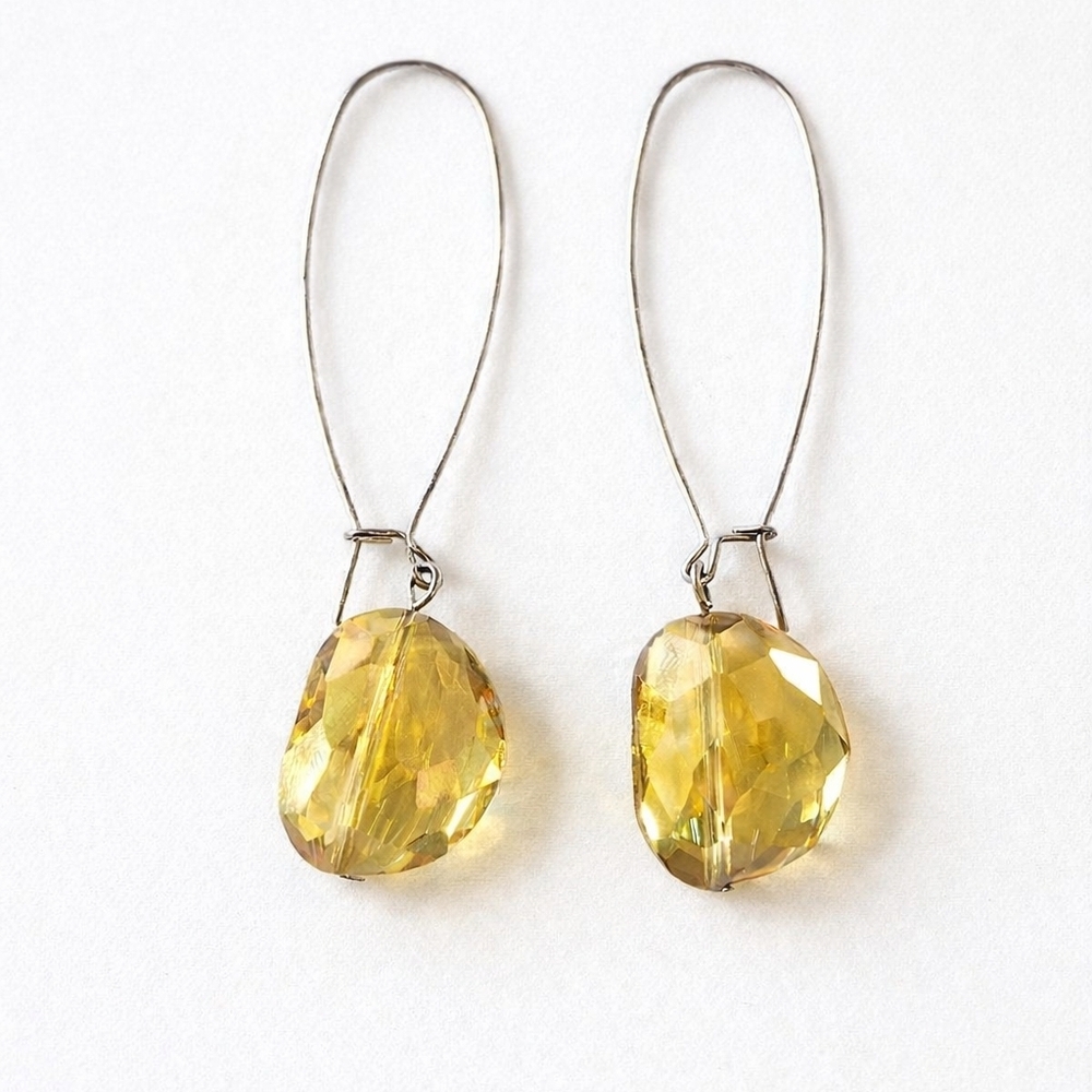 VINTAGE FACETED CITRINE CHYSTAL DROP EARRINGS.